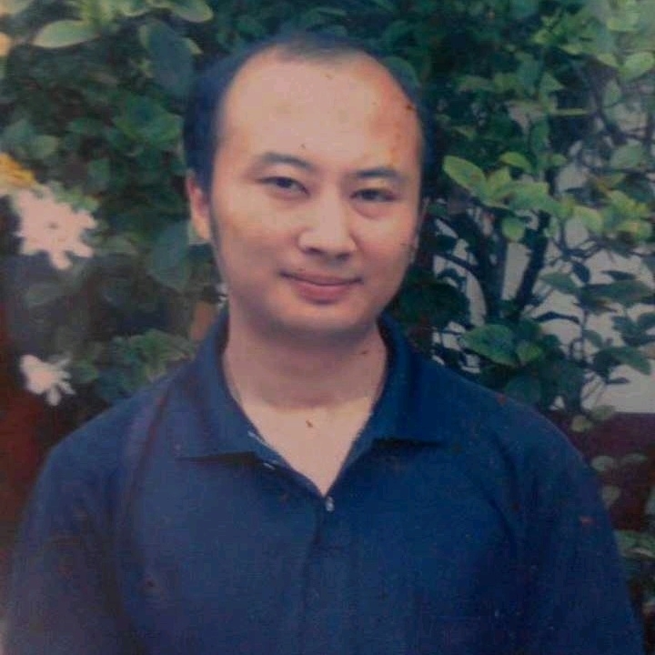 石峰里的生命的第一张照片--福州相亲服务中心