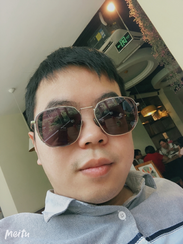 月台等路人的第一张照片--福州相亲服务中心