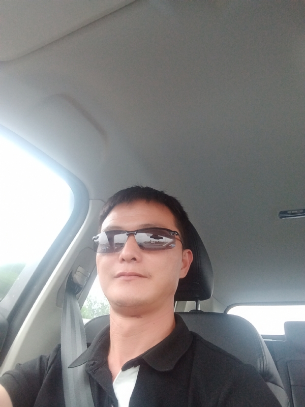 孤独的男人的第一张照片--福州相亲服务中心