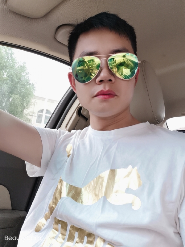 奋斗的第一张照片--福州相亲服务中心