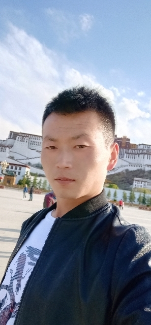 阳光下的小草的第一张照片--福州相亲服务中心