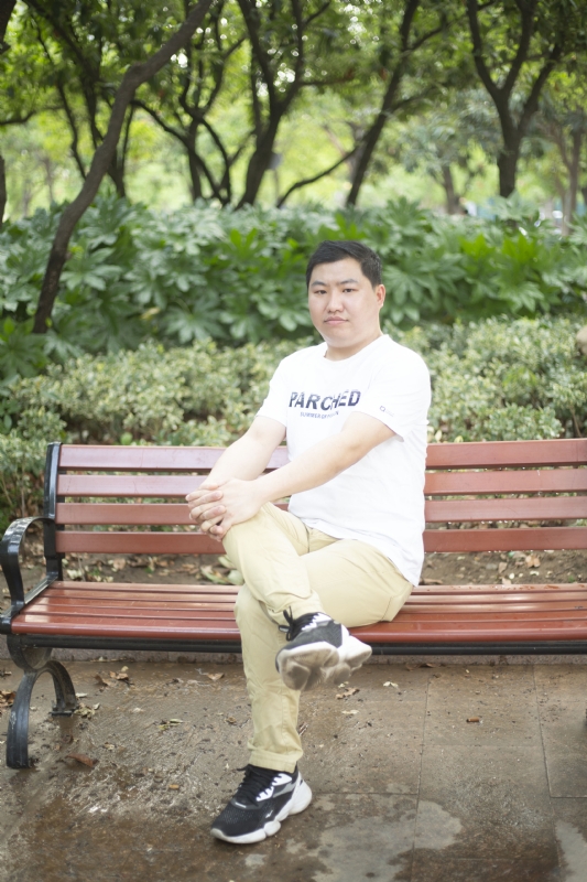 抱着鱼睡觉的猫的第一张照片--福州相亲服务中心