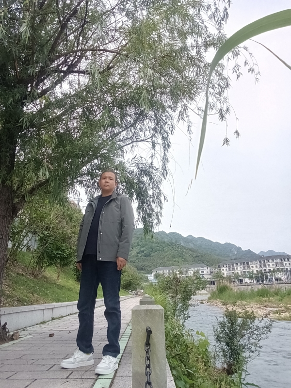 飞雪飘零的第一张照片--福州相亲服务中心