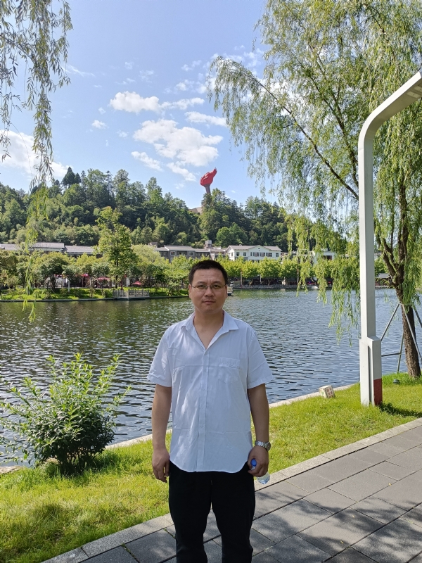 风雨相伴的第一张照片--福州相亲服务中心