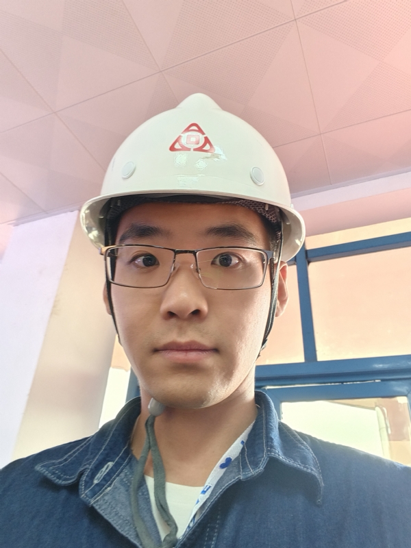 何鹏宇的第二张照片--福州相亲服务中心