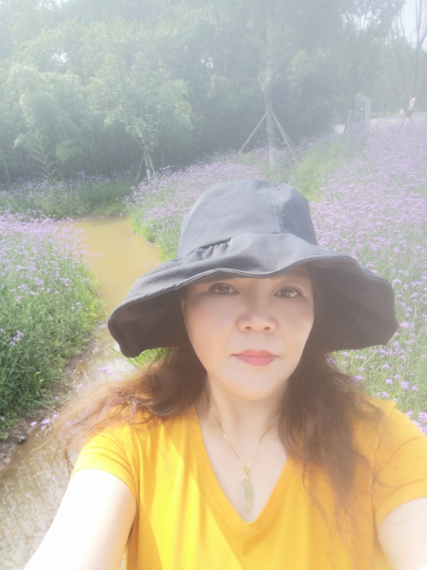 宛霞的第三张照片--福州相亲服务中心